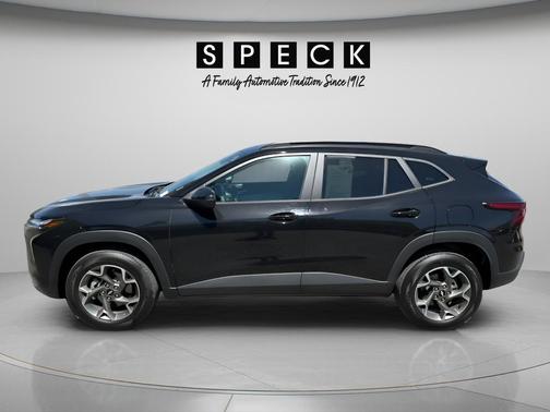 Mosaic Black Metallic 2025 Chevrolet Trax LT