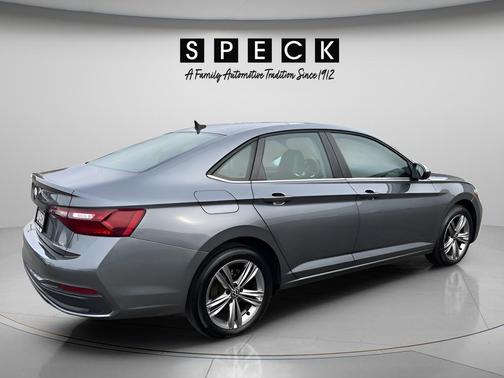 Platinum Gray Metallic 2024 Volkswagen Jetta 1.5T SE