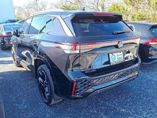 2026 Volkswagen Tiguan 2.0T SEL R-Line 4MOTION