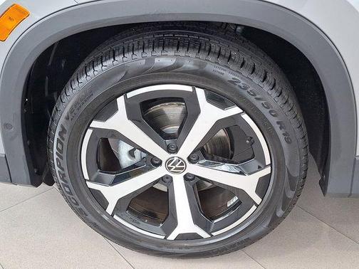 pyrite silver metallic 2026 Volkswagen Tiguan 2.0T SE