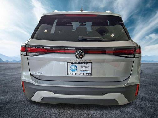 pyrite silver metallic 2026 Volkswagen Tiguan 2.0T SE