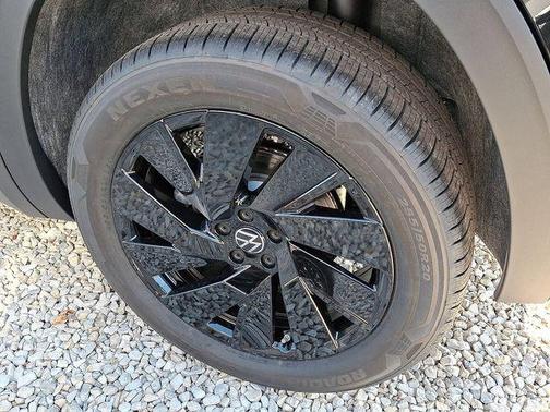 2026 Volkswagen Atlas Cross Sport 2.0T SE w/Technology 4MOTION