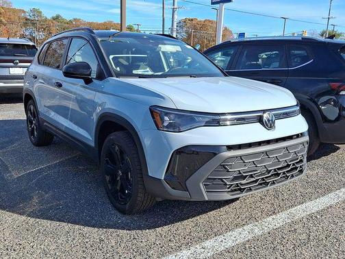 2026 Volkswagen Taos SE Black