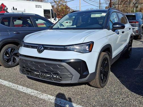 2026 Volkswagen Taos SE Black