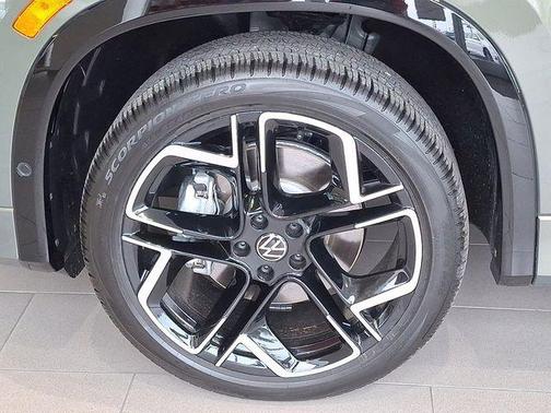 2026 Volkswagen Tiguan 2.0T SEL R-Line 4MOTION