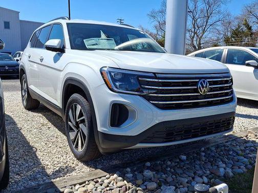 2025 Volkswagen Atlas 2.0T SE w/Technology