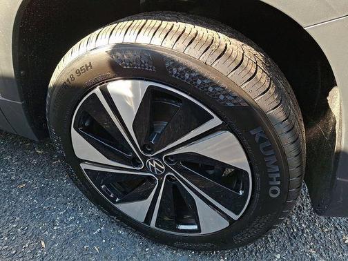 2026 Volkswagen Taos SE