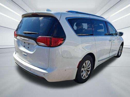 2018 Chrysler Pacifica Touring-L