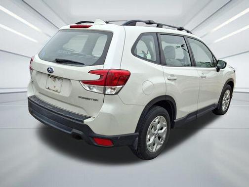 Crystal White Pearl 2019 Subaru Forester Base