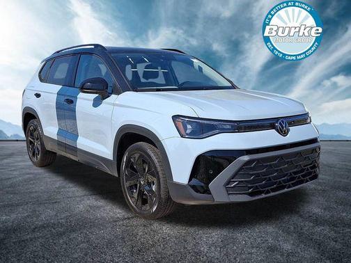 Monument Gray w/Dp Blk Rf 2026 Volkswagen Taos SE Black