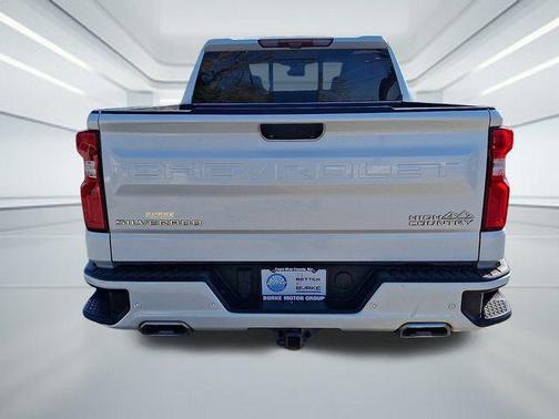 Iridescent Pearl Tricoat 2022 Chevrolet Silverado 1500 High Country