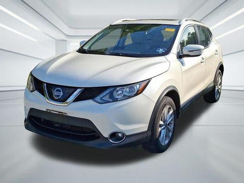 Pearl White Tricoat 2019 Nissan Rogue Sport SV