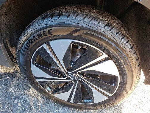 2026 Volkswagen Taos SE