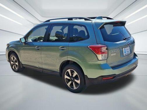 Jasmine Green Metallic 2017 Subaru Forester 2.5i Premium