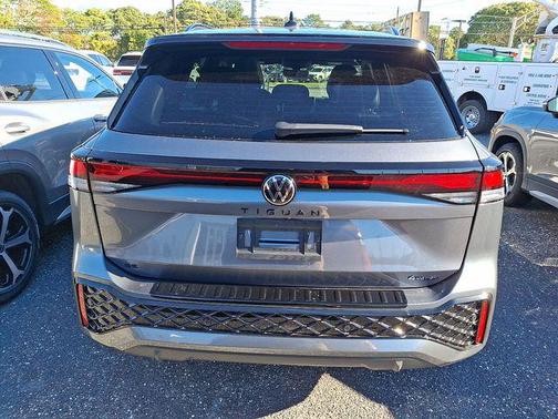 2025 Volkswagen Tiguan 2.0T SE R-Line Black 4MOTION