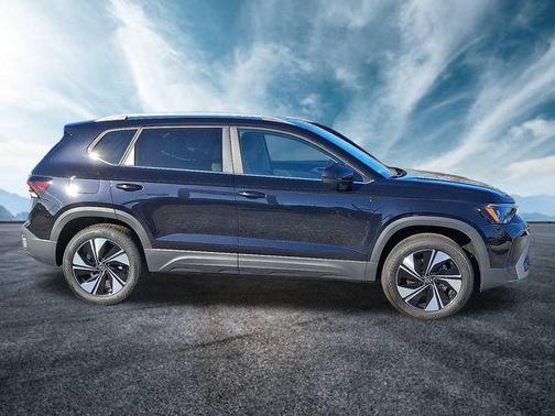 Deep Black Pearl 2026 Volkswagen Taos SE
