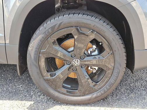 2025 Volkswagen Taos 1.5T SEL