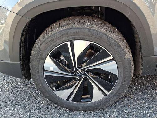 2026 Volkswagen Taos SE