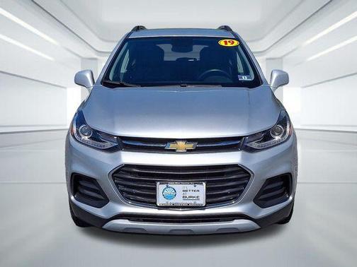 Silver Ice Metallic 2019 Chevrolet Trax LT