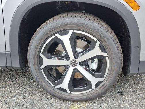 2025 Volkswagen Tiguan 2.0T SE 4MOTION