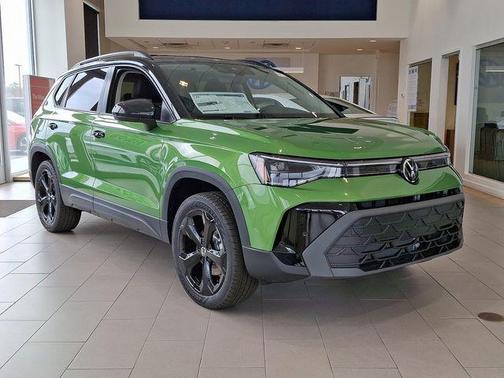 2025 Volkswagen Taos 1.5T SE Black