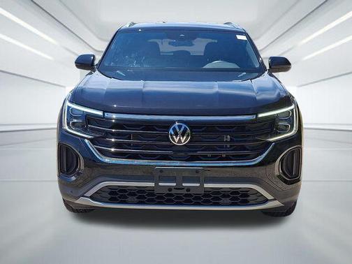 Deep Black 2026 Volkswagen Atlas Cross Sport 2.0T SE w/Technology