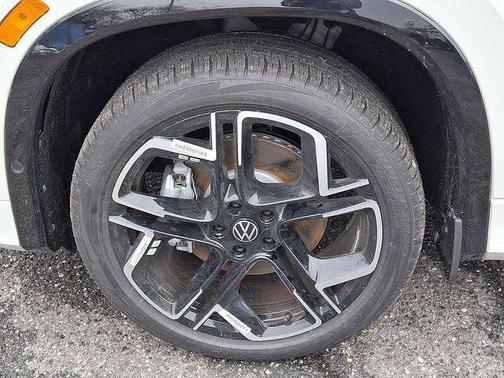 2026 Volkswagen Tiguan 2.0T SEL R-Line 4MOTION