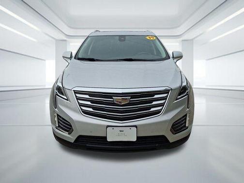 Radiant Silver Metallic 2019 Cadillac XT5 Premium Luxury