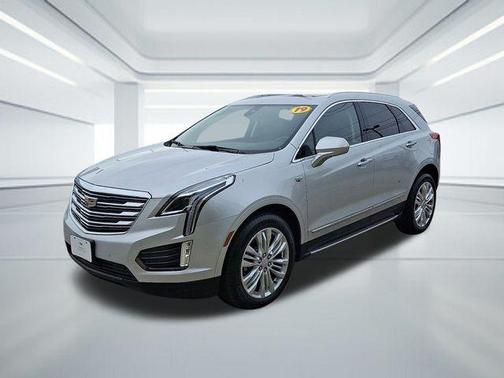 Radiant Silver Metallic 2019 Cadillac XT5 Premium Luxury