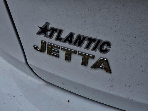 Pure White 2019 Volkswagen Jetta 1.4T R-Line