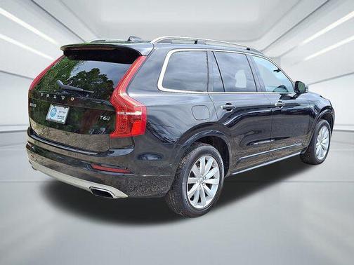 2016 Volvo XC90 T6 Momentum