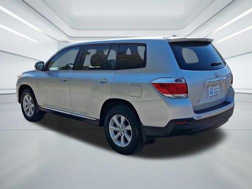 Classic Silver Metallic 2011 Toyota Highlander SE