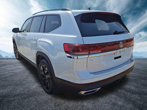 Opal White Pearl 2026 Volkswagen Atlas 2.0T SE w/Technology 4MOTION