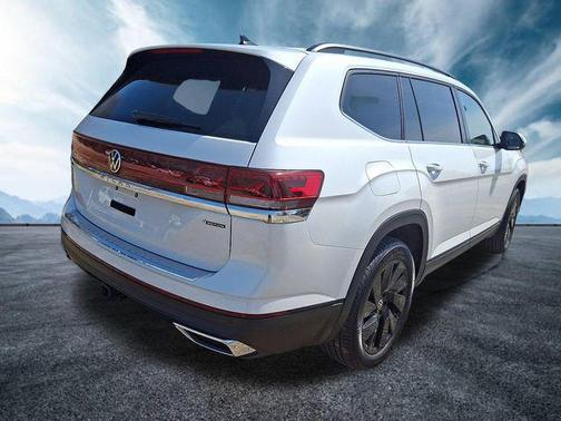 Opal White Pearl 2026 Volkswagen Atlas 2.0T SE w/Technology 4MOTION