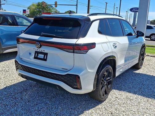 2025 Volkswagen Tiguan 2.0T SE R-Line Black 4MOTION