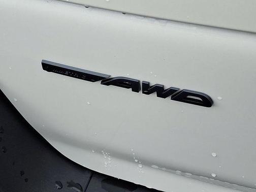 Crystal White Pearl 2026 Subaru Outback Premium