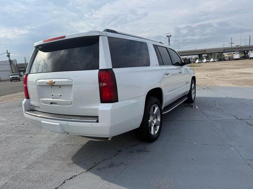 Iridescent Pearl Tricoat 2016 Chevrolet Suburban LTZ