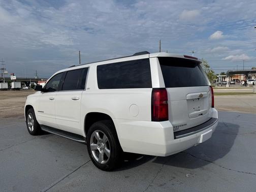 Iridescent Pearl Tricoat 2016 Chevrolet Suburban LTZ