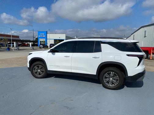 2024 Chevrolet Traverse LT
