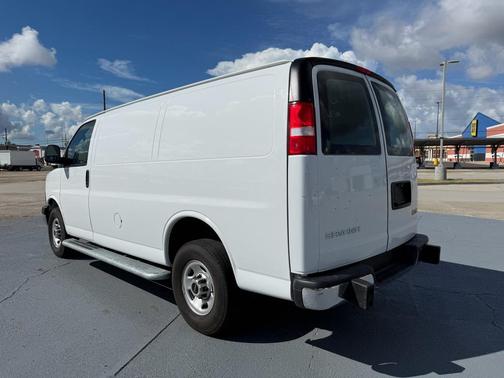 2023 GMC Savana 2500 Work Van