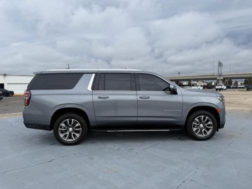 2022 Chevrolet Suburban LT