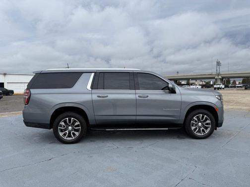 2022 Chevrolet Suburban LT
