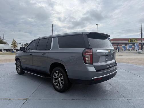 2022 Chevrolet Suburban LT