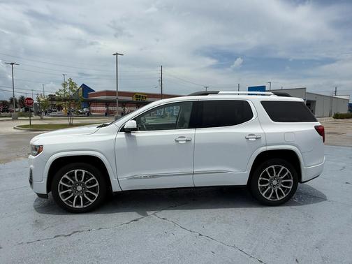 2022 GMC Acadia Denali