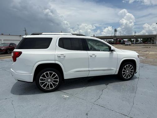 2022 GMC Acadia Denali