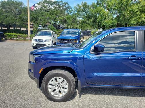 Deep Blue Pearl 2023 Nissan Frontier SV