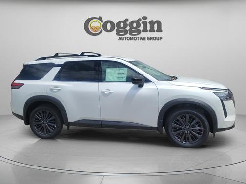 Everest White Pearl Tricoat 2026 Nissan Pathfinder SL