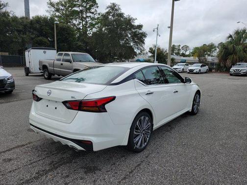 2025 Nissan Altima SL FWD