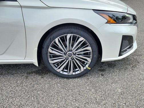 2025 Nissan Altima SL FWD