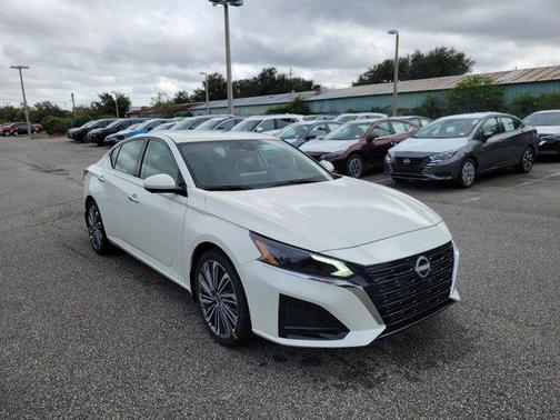 2025 Nissan Altima SL FWD